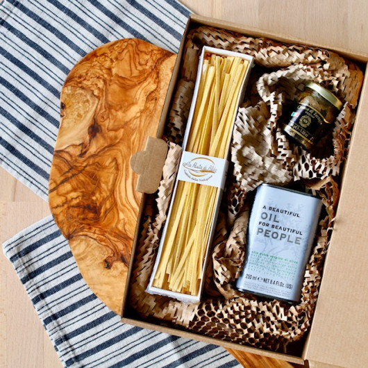 Tartufo darilni paket - cel črni tartuf, jurčki s tartufi, testenine  I OKUSI ITALIJE