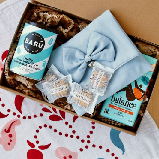 Blue baru box - marshmallow karamela in temna čokolada, čokolada in vroča čokolada s penicami