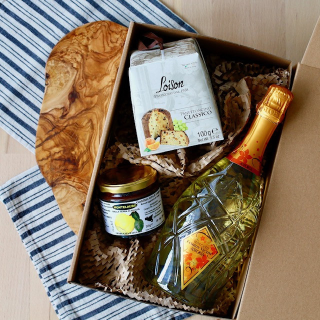 Darilno pakiranje peneči muškat, panettone in siciljanska marmelada