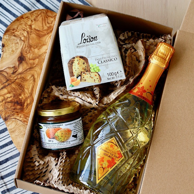 GOURMET BOX darilo peneči muškat, panettone in siciljanska marmelada