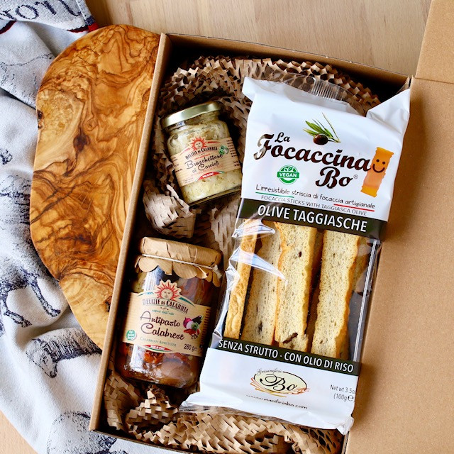 Antipasti box darilo z italijanskimi dobrotami