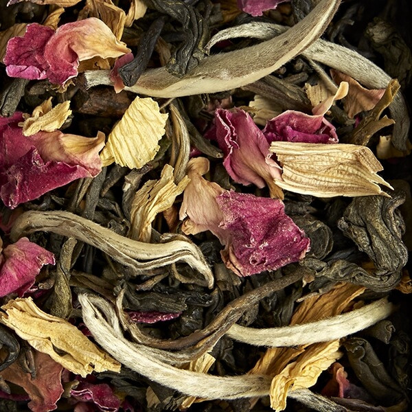 Zeleni in beli aromatizirani čaj v rinfuzi