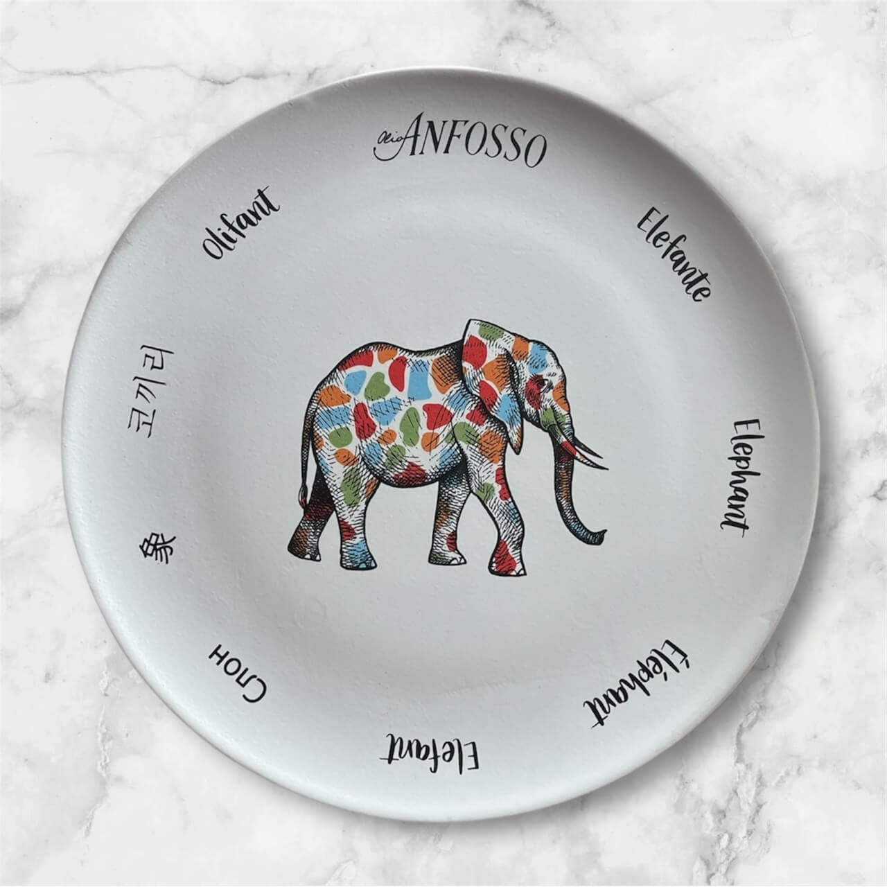 Bel keramični krožnik slon