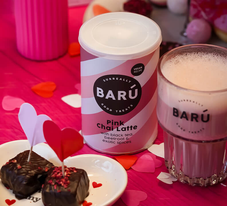 Pink Chai Latte veganski napitek